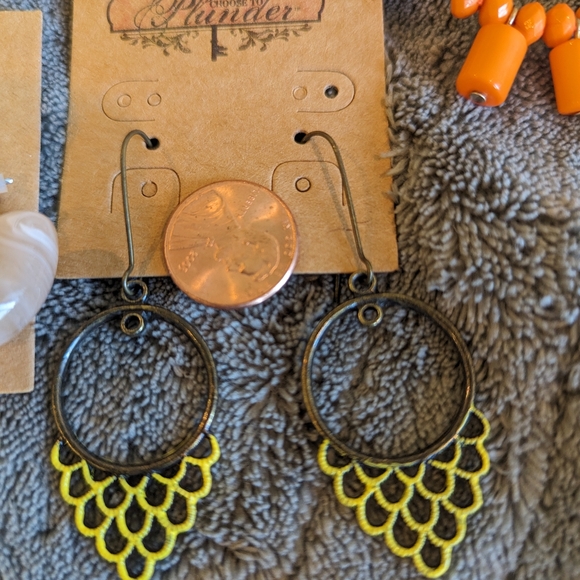9 pairs of new Plunder earrings. Pink, orange, gold yellow cow print - Picture 7 of 9